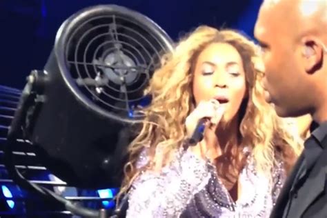 Beyonce Hair Gets Caught In Fan During Performance In Montreal