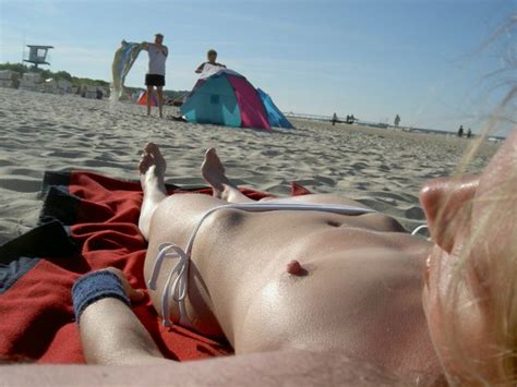 Beach Nip Porn Pic