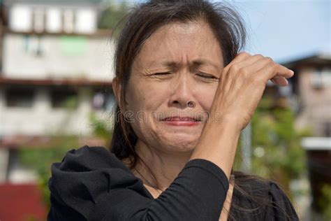 Filipina Female Senior De Grito Foto De Stock Imagem De Sentimentos