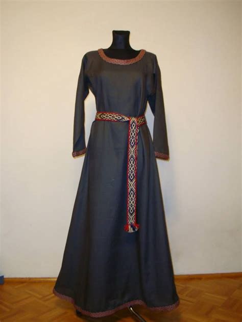 Pin By Berkedei Kokosara On All Things Viking Victorian Dress Long