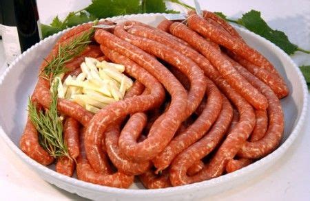 Dopo tutto questo parlare dovremmo anche provare la salsiccia: Salsiccia luganega con uva - Pelligra