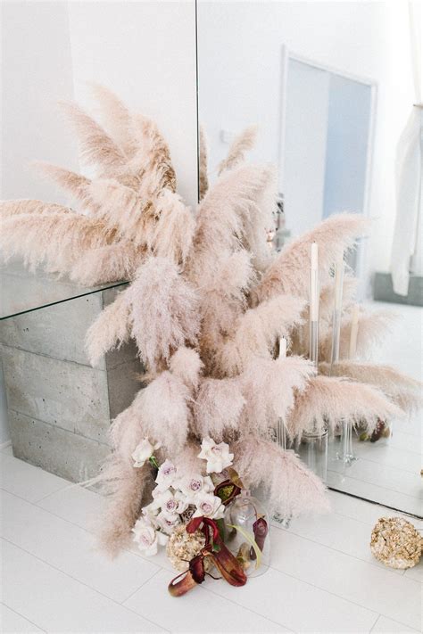 21 Unique Ways To Include Pampas Grass In Your Wedding Decor Flower