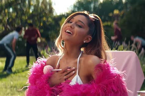 Watch Ariana Grande Recreate ‘mean Girls ‘legally Blonde In ‘thank U Next Video Rolling Stone