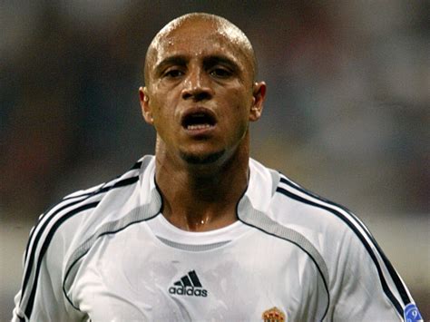Roberto Carlos announces retirement from professional