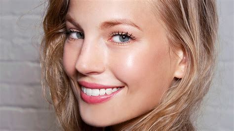 Choose ingredients, combinations and the type of mask that is best suited to your skin type. 7 Best Face Masks For Soothing Acne-Prone Skin | StyleCaster
