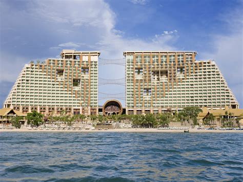 Centara Grand Mirage Beach Resort Pattaya Five Star Alliance