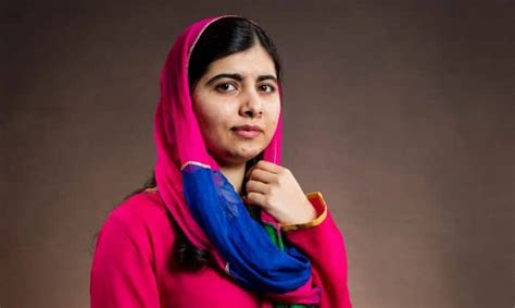 Malala yousafzai, often referred to mononymously as malala, is a pakistani activist for female education and the youngest nobel prize laurea. Malala Yousafzai Fortune 2020: âge, taille, poids, petit ...