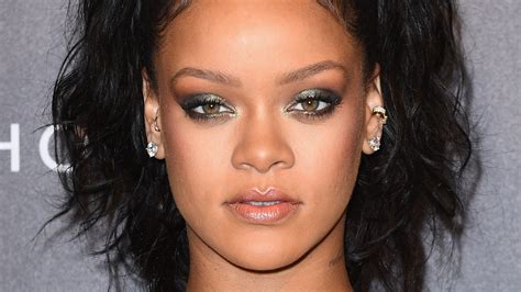 Rihannas Fenty Beauty Is Bringing Body Glitter Back From The Dead
