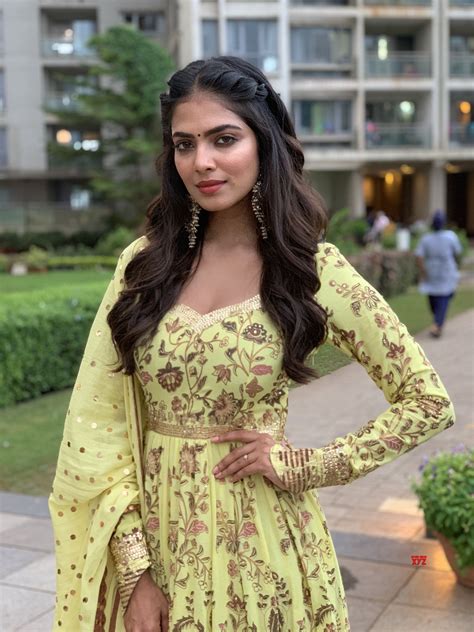 Actress Malavika Mohanan Glam HD Stills In Sukriti Aakriti Desgin