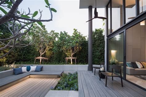 Houses vs apartments vs townhouses: Townhouse with Private Garden by baan puripuri - Archiscene