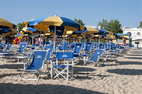 Which day is cheapest to stay in francavilla al mare? Spiaggia Francavilla al Mare - Portale spiagge italiane ...