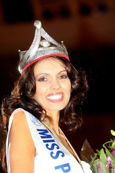 Piotr krysiak postanowił do niej powrócić i ujawnić duże pieniądze, jakie oferował dubaj, skusiły wiele kobiet. Laureatki wyborów Miss Polonia | Papilot