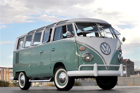 1966 Volkswagen 21 Window Bus Front 34 190081