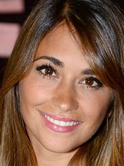 A fanpage for antonela roccuzzo, the wife of lionel messi. Antonella Roccuzzo