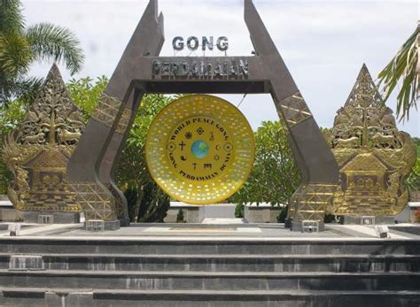 Gong Perdamaian Dunia Blitar Indonesia Review