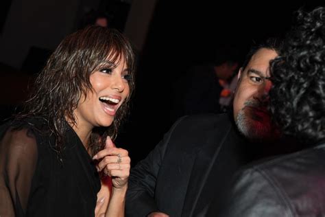 Eva Longoria Opted For A ‘flashdance Esque Wig—complete With Bangs—to