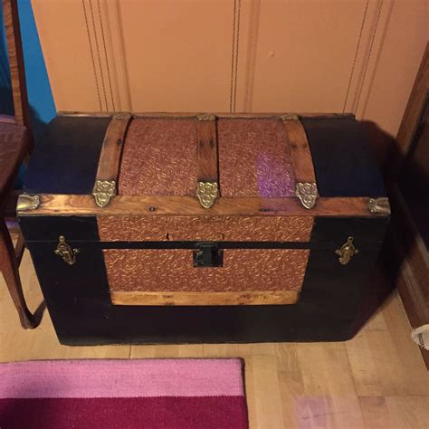 Steamer Trunk Dome Top With Embossed Flower And Leaf Tin