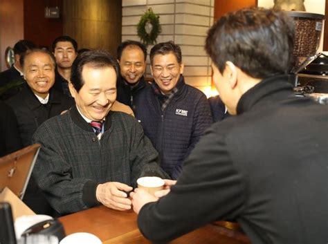 정세균, 오늘 대권 출사표…경제대통령 비전 제시. 정세균 '코로나 염장' 논란에···野 "바이러스만큼 '세균'도 문제 ...