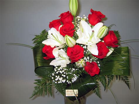 Bouquet Lys Et Roses Rouges Stv2 Bardou Fleuriste
