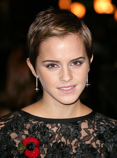 Emma Watson Side Parted Pixie Hairstyle And Haircut