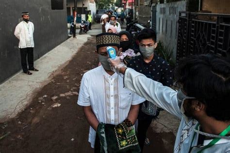 ‘its Too Late In Sprawling Indonesia Coronavirus Surges The New