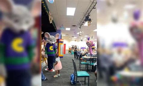 Out Of Control Mom Slams Chuck E Cheese Mascot For Ignoring Her
