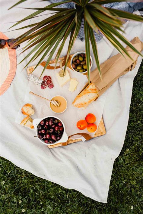 Romantic Picnic Ideas For Couples What To Pack — Zestful Kitchen