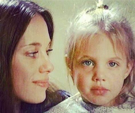 Angelina Jolie With Her Mother Marchelinemy Goodness Shiloh