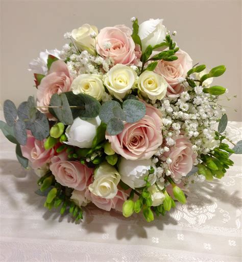 Delicate Fresh Flower Handtied Bouquet With Akito And Sweet Avalanche