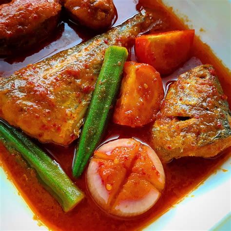 Kacau perlahan dan masak dengan api sederhana hingga terung lembut. Wajib Cuba, Asam Pedas Ikan Tenggiri Terlajak Sedap, Cukup ...