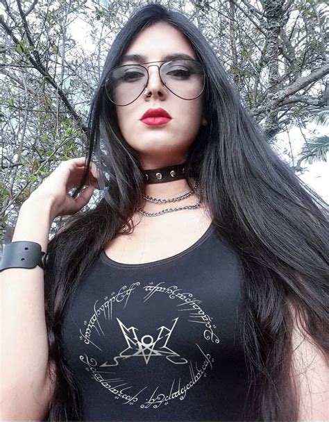 Pin de Renato en Mujeres Goticas Chica de metal Chicas góticas Chicas metaleras