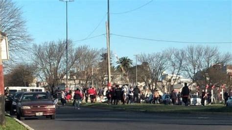 VIDEO Batalla campal tras un partido de fútbol en La Plata