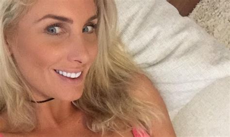 The Bachelor S Zilda Williams Shows Off Her Famous E Cup Assets In Pink