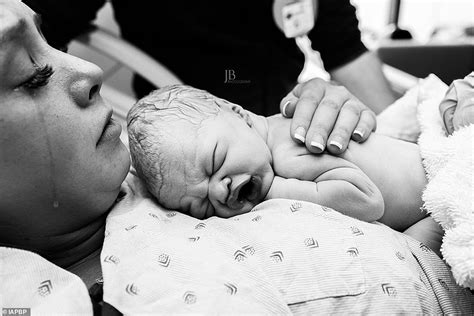 Australian Photographer Wins The Annual Birth Photography Competition