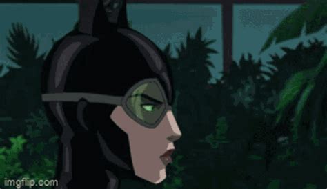 Catwoman Poison Ivy Gif Catwoman Poison Ivy Lesbian Kiss Discover And Share Gifs