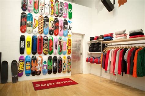 Plutôt que de faire un classement aléatoire des skateshops de la capitale, je vous ai proposé de voter pour vos préférés sur facebook et instagram ! Supreme - Skate and Streetwear Fashion Boutique - New York ...