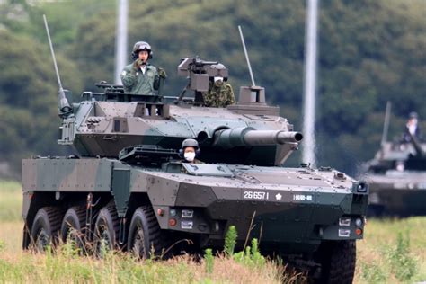 Dsei Japan 2023 Jgsdf Armored Officers Present The Type 16 Mcv