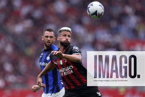 Ac Milan Fc Internazionale Olivier Giroud Of Ac Milan Controls The