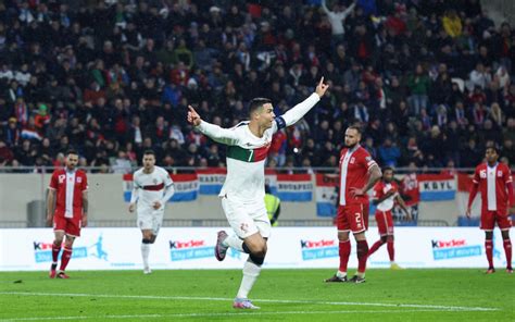 Cristiano Ronaldo Marca Duas Vezes Em Goleada De Portugal Esporte O Dia