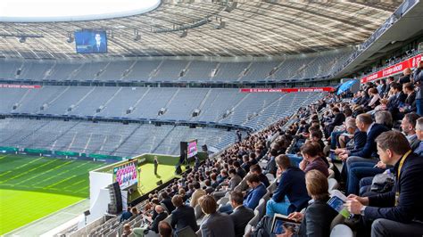 Zur em bekommt die heimspielstätte des fc bayern münchen ein neues. Allianz Arena - Mehr als Fußball - Allianz Arena