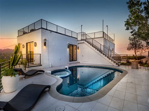 18 Breathtaking Mid Century Modern Swimming Pool Designs