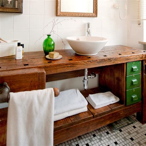 Für jedes badezimmer der passende waschplatz. Alte Hobelbank als Waschtisch #badezimmer #waschtisc...