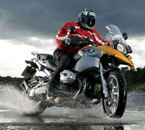 I know i'm missing out, so, in the spirit of self improvement, i would like to hear your techniques for riding your man. 8 Safety Tips For Bikers During Rain - Best Travel ...