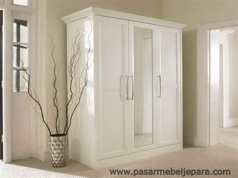 Lemari Pakaian Minimalis 3 pintu cat duco | Lemari pakaian, Perabot kamar mandi, Lemari pakaian ...