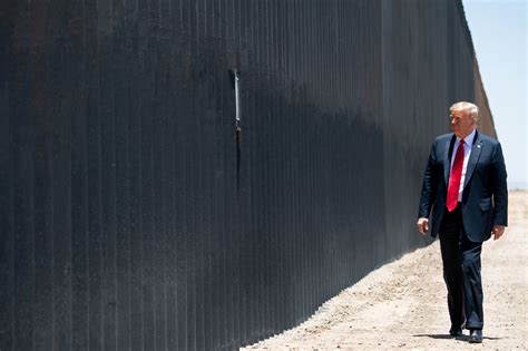 Pour Trump Le Mur Frontalier Avec Le Mexique A Stoppé Le Coronavirus