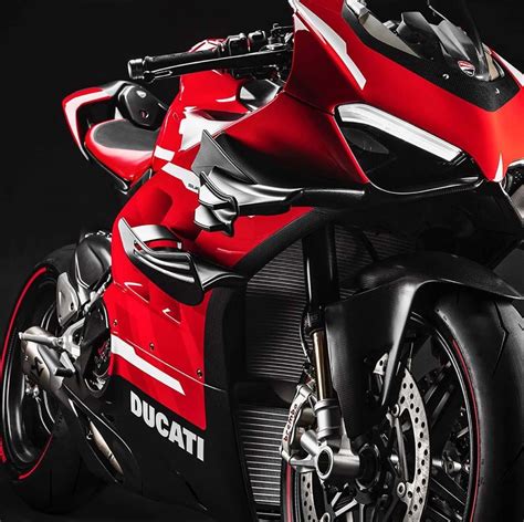 Ducati panigale v4/s, made in italy. 2020 Ducati Superleggera V4. Video leaked on social media