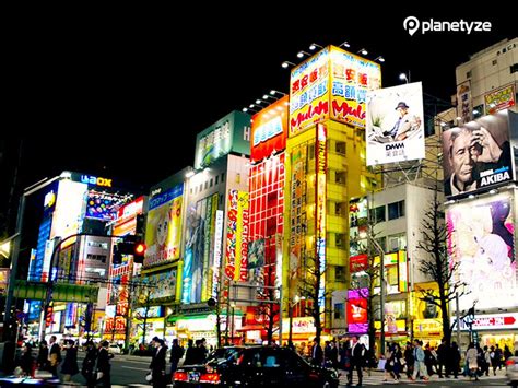 Japanese Culture: The Differences Between Old and Modern | GoWithGuide