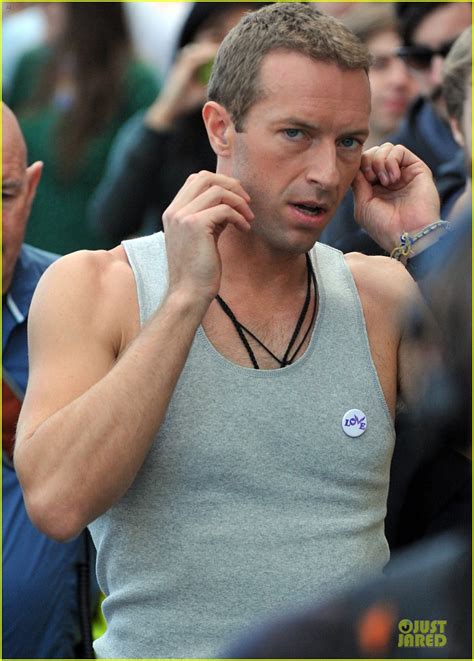 Chris Martin Flaunts Muscles For Coldplay S A Sky Full Of Stars Music Video Photo 3137549