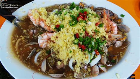 Kari kepala ikan yang pekat berempah, pedas, masam, semua cukup rasa. Restoran Kari Kepala Ikan Tiga, Bandar Puchong Utama, Puchong