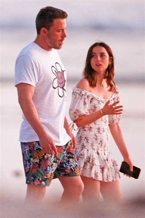 Ana De Armas Ben Affleck Enjoy A Sunny Vacation In Costa Rica